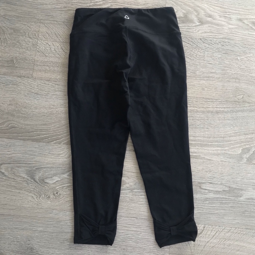LIKE NEW! TITIKA Capris with Mesh Bow